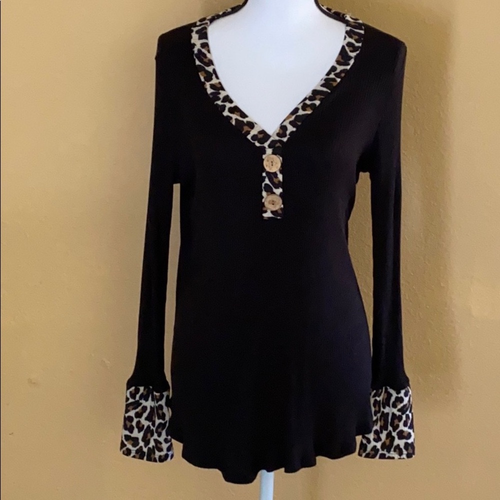 🔥Black Top With A Touch Of Leopard